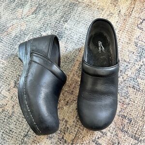 Dansko Black Leather Clogs sz 40